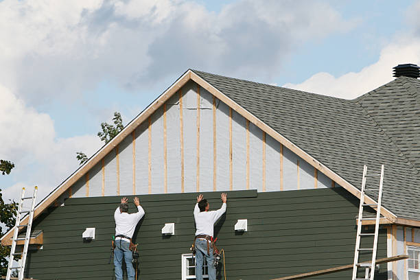 Professional Siding Contractor technician working in Harrisburg, IL